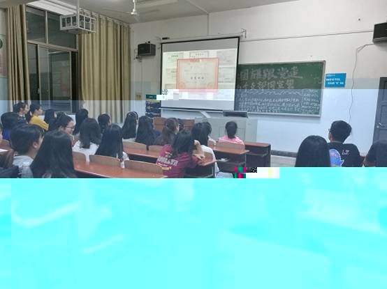 同學們觀看視頻1.jpg
